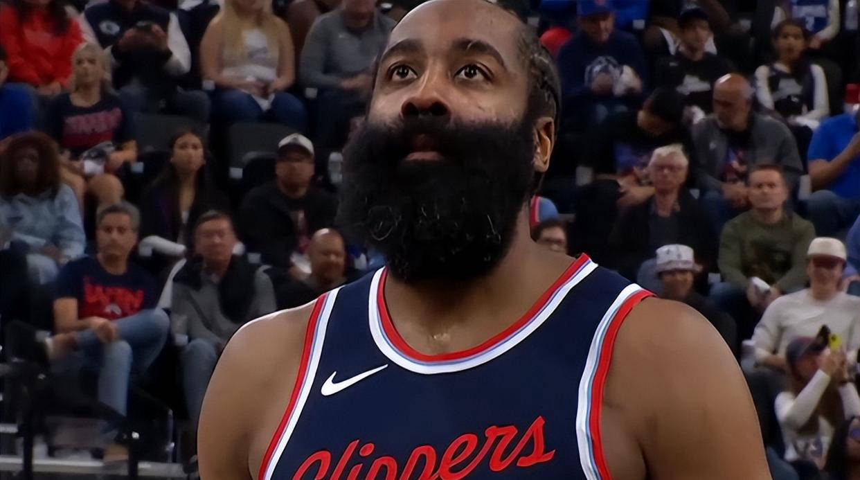 九游娱乐-哈登穿哈登1代比赛图片