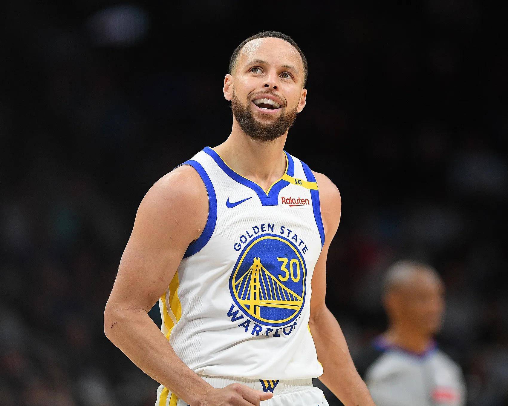 九游娱乐官方网站-包含库里连续十场比赛得分超过险胜，加拿大队不断突破！观众掌声雷动的词条